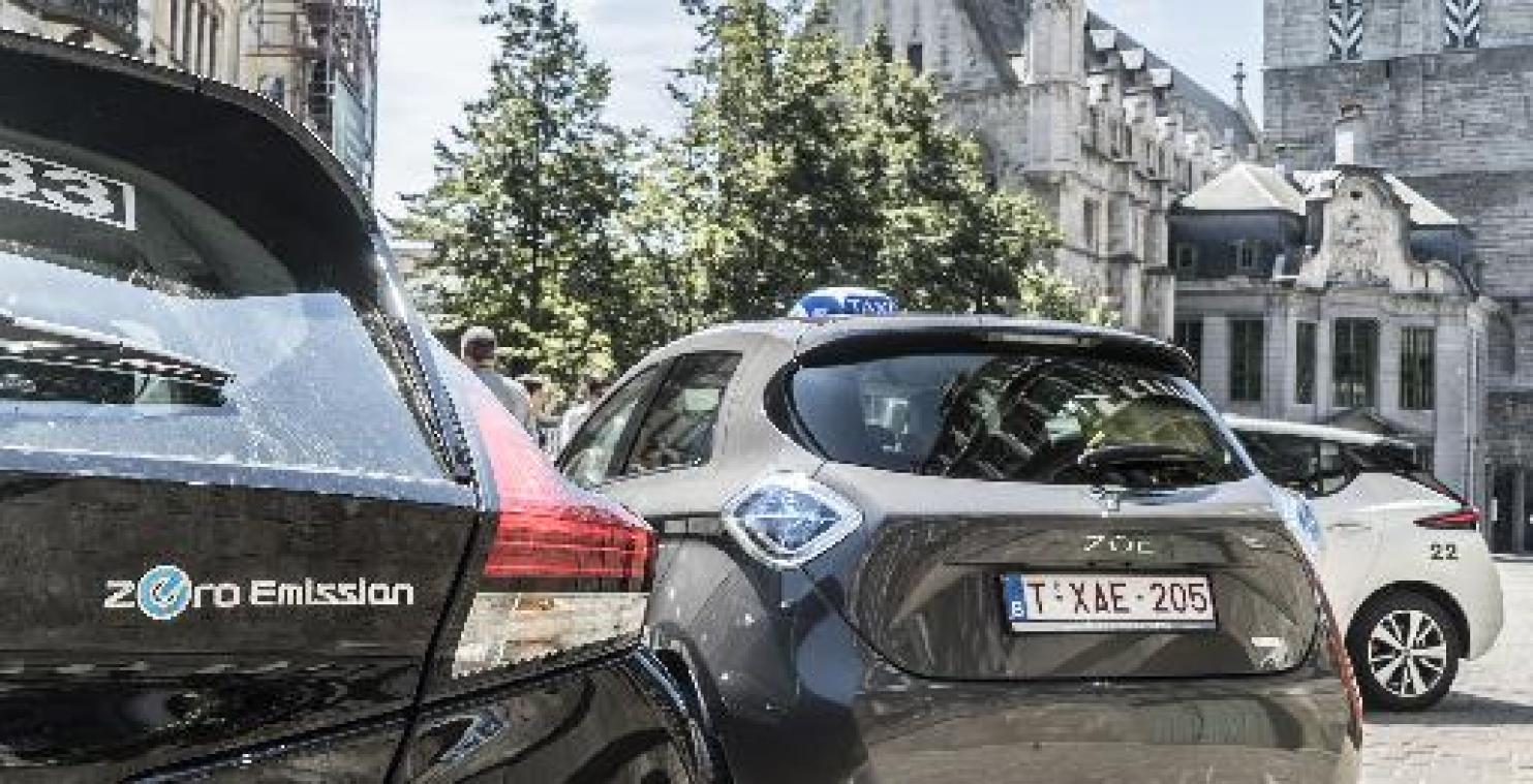 BBL wil meer snellaadpalen en aangepast beleid voor elektrische taxi's