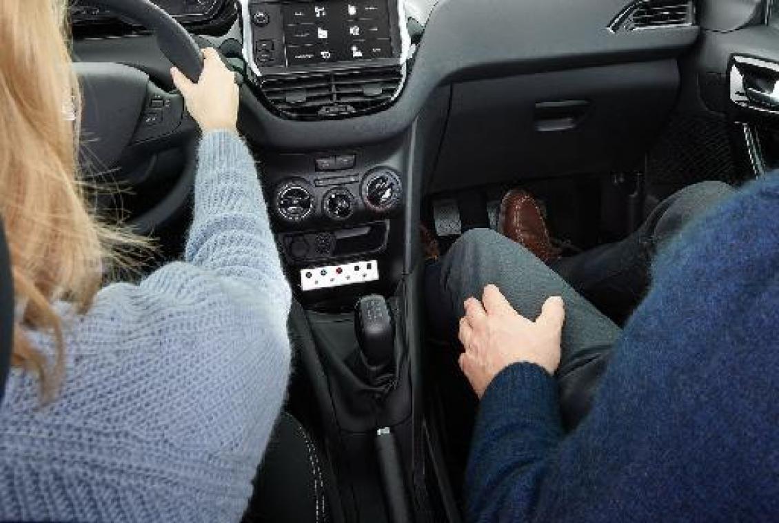 Royal Automobile Club verhuurt wagens aan ouders die hun kind willen leren autorijden