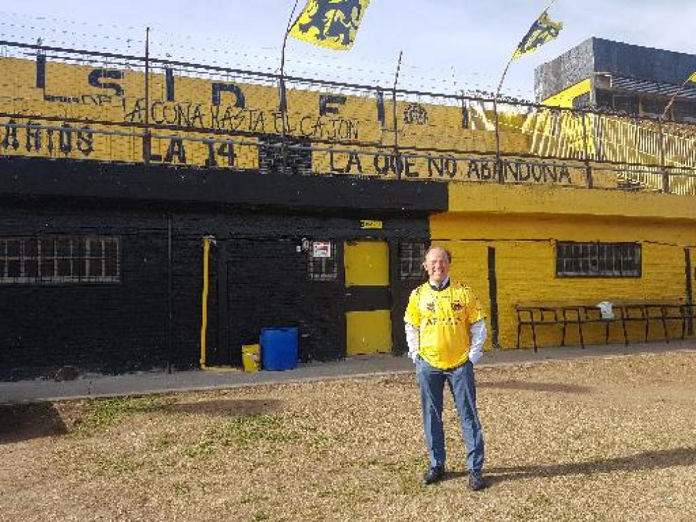 Prinselijke missie Argentinië en Uruguay - Muyters haalt Vlaams-nationalistisch hart op bij "Vlaamse" voetbalploeg in Argentinië