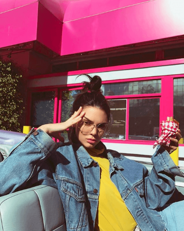 Hollywood doet massaal de 'migrainepose' op Instagram