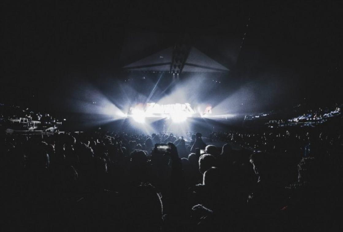 Zo speel je je vrienden niet kwijt op de zomerfestivals