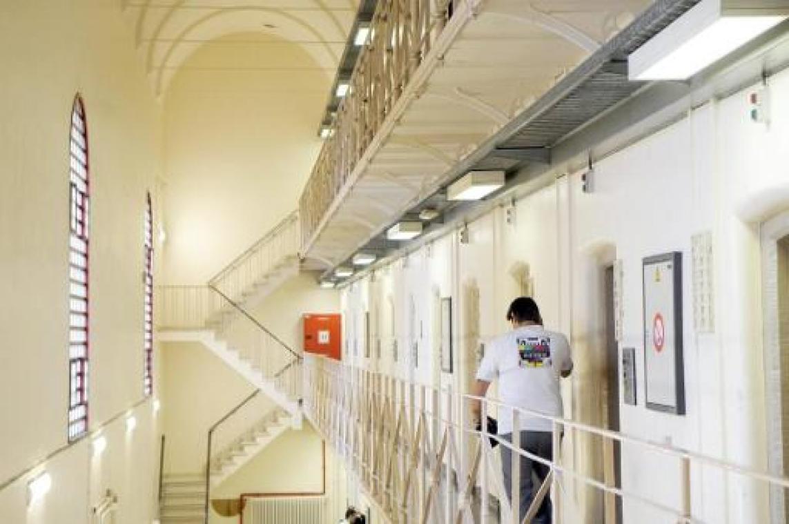 Raadkamer beveelt vrijlating verdachten door detentieomstandigheden tijdens staking