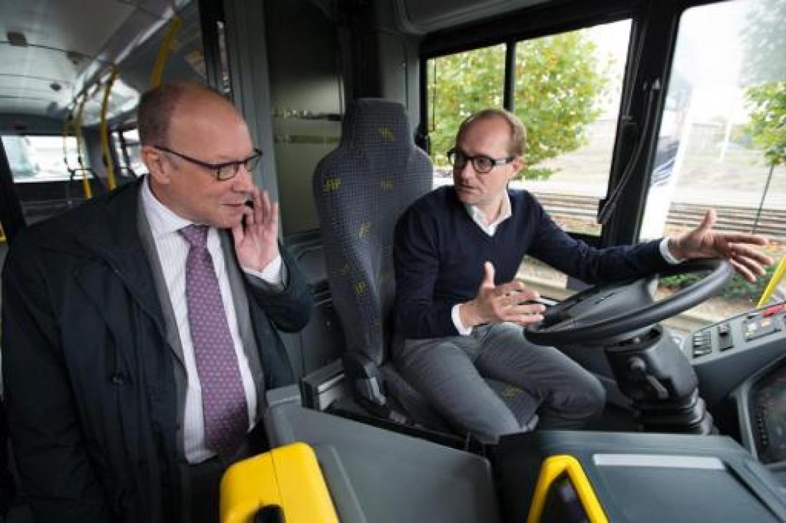 Weyts toont begrip voor open brief van toplui De Lijn