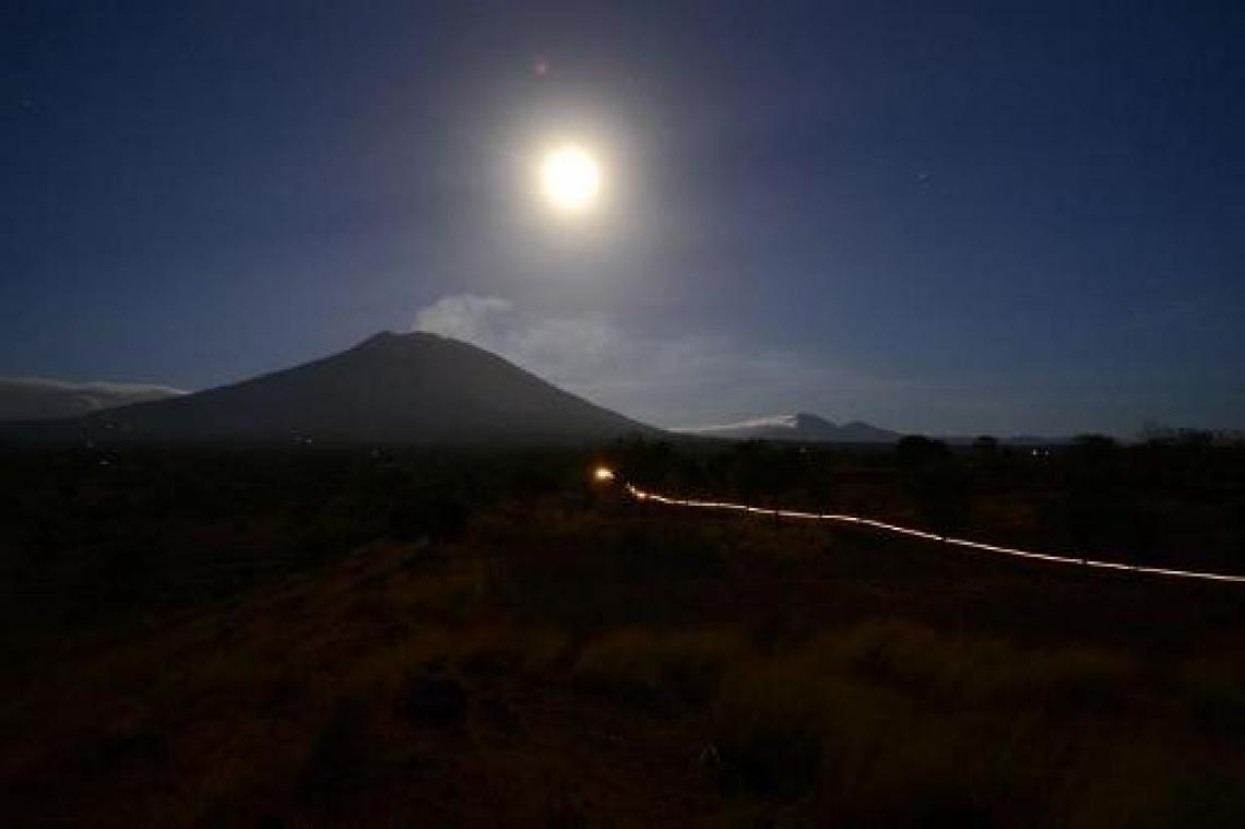 Vulkaan op Bali spuwt opnieuw as, geen bedreiging voor luchtverkeer
