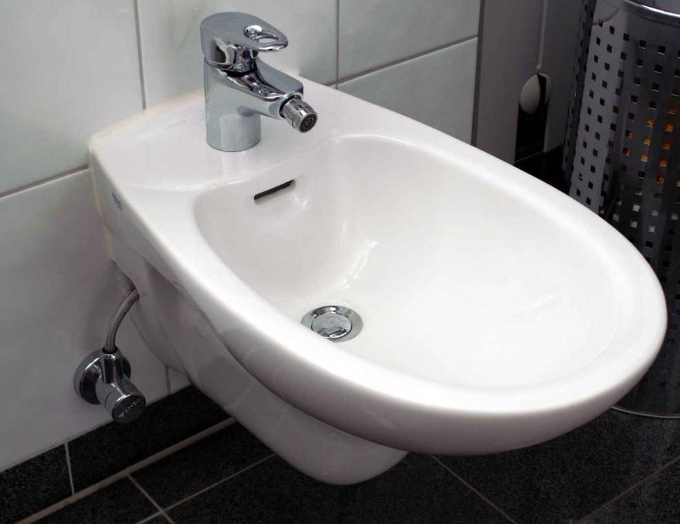 Italiaan gebruikt bidet als wapen tijdens ruzie