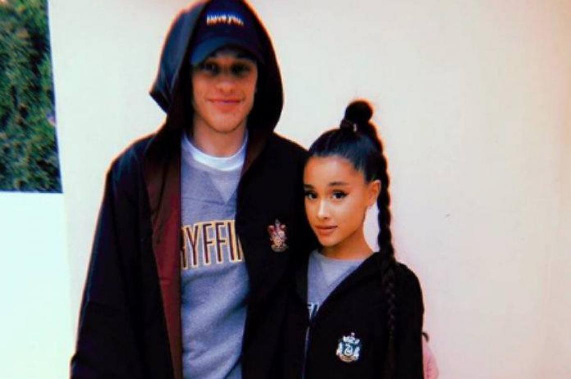 Verloofde Ariana Grande blundert met mop aanslag Manchester