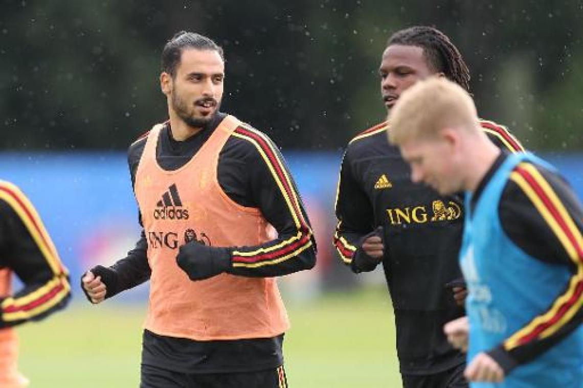 Reservespelers en Kevin De Bruyne trainen in de regen