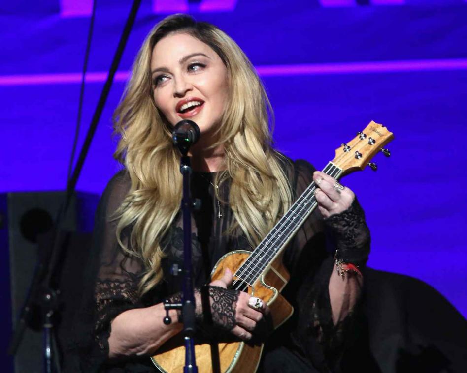 Dochter Madonna poseert met okselhaar