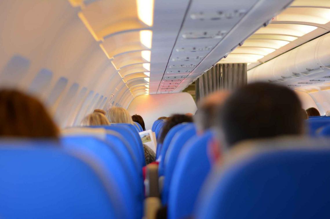 Vlucht maakt tussenlanding door vechtende stewardessen