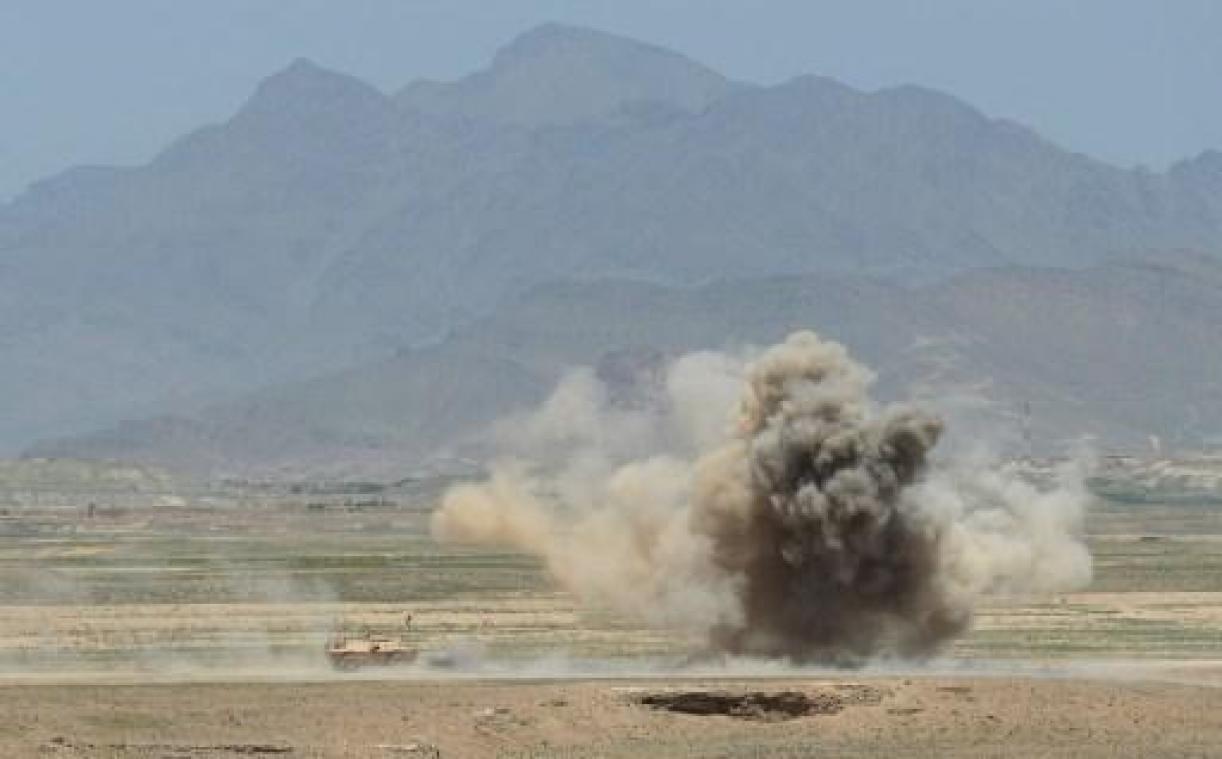 Defensie krijgt ontmijningsvoertuigen tegen bermbommen