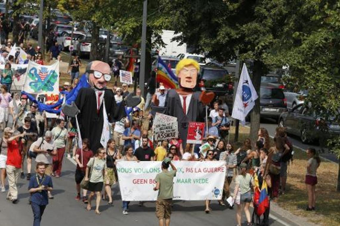 Ongeveer 1.400 mensen protesteren in Brussel tegen Trump