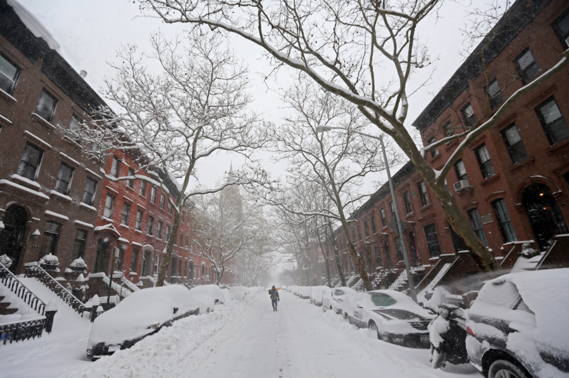Verpleegster trotseert sneeuwstorm voor haar patiënten