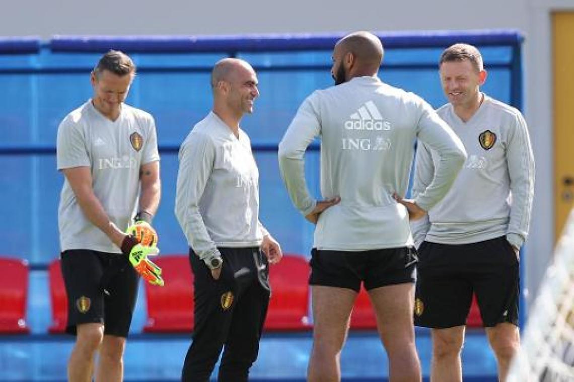 WK 2018 - Dertien veldspelers op druk bijgewoonde training in Dedovsk