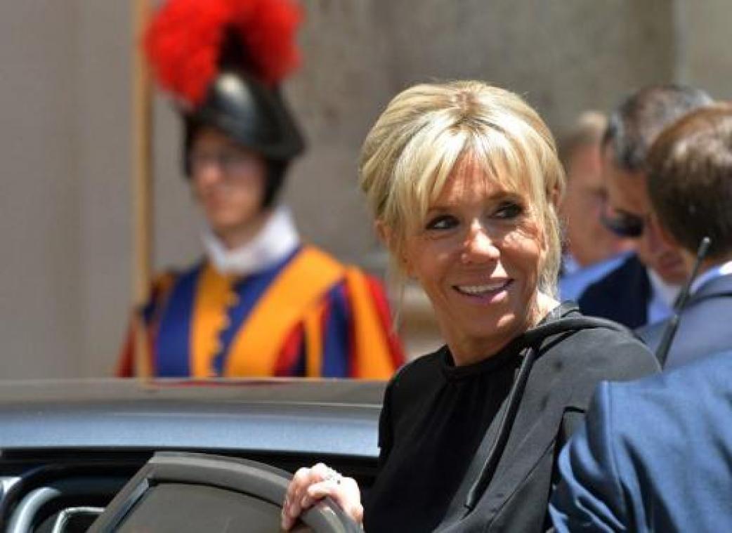 Klassieke muziek, hoeden en chocolade op het programma voor Brigitte Macron en co