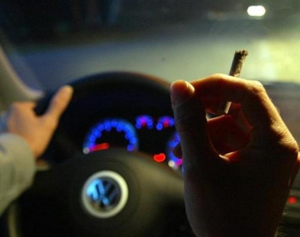 Adviesraad wil leeftijdsgrens voor rookverbod in wagen optrekken naar 18 jaar