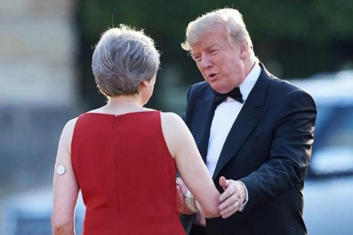 Trump bezoekt militaire academie met May nadat ze de volle laag van hem gekregen heeft