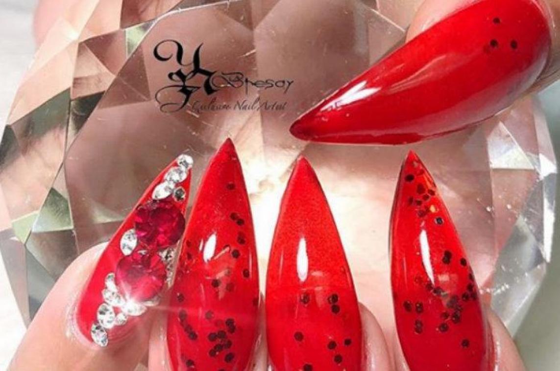 IN BEELD. Fashionista's dragen deze zomer allemaal #Jellynails