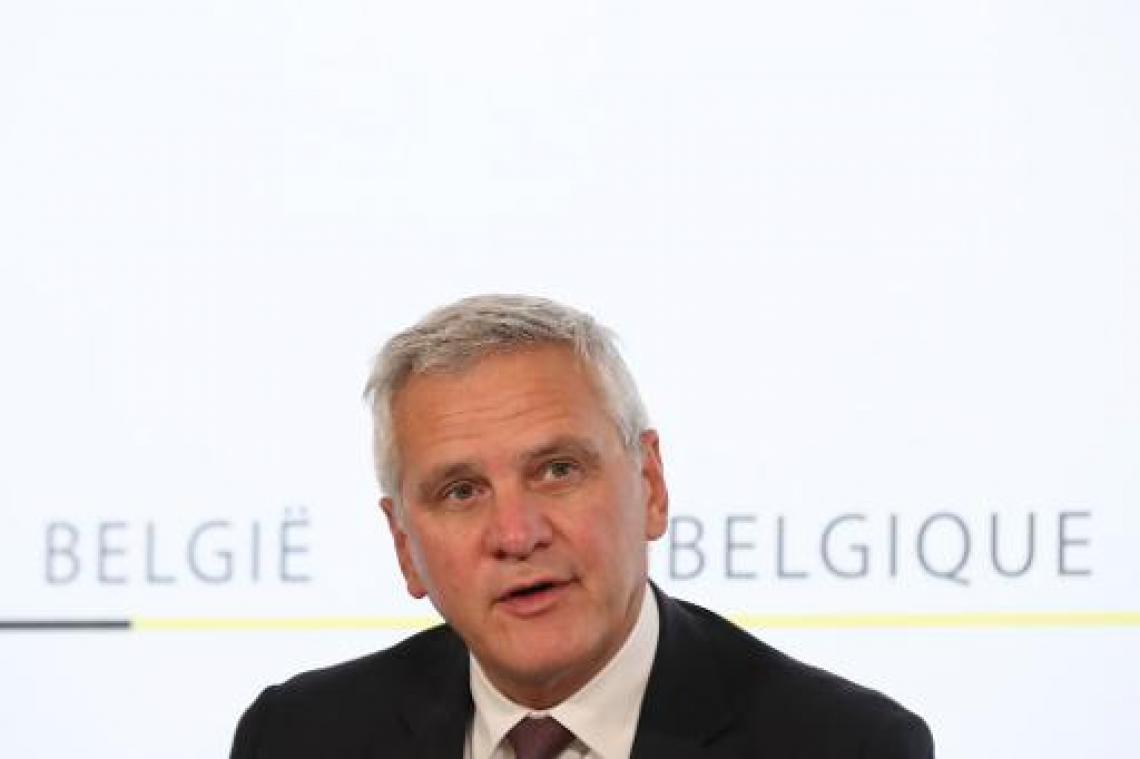 Kris Peeters keurt werkloosheid met bedrijfstoeslag (SWT) bij Carrefour goed