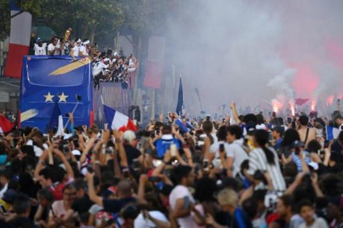 Parijse politie roept vrouwen op om gevallen van aanranding bij viering WK-winst te melden