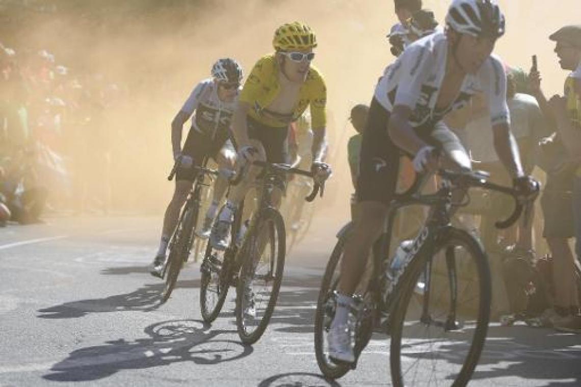 Gele trui Geraint Thomas (Sky) wint op Alpe d'Huez