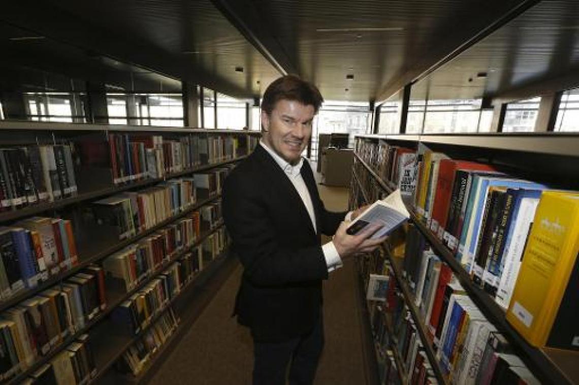 Gatz doet collega-ministers kinder- en jeugdboeken cadeau