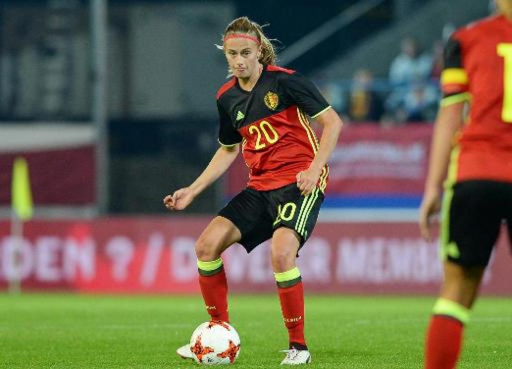 Belgen in het buitenland - Red Flame Julie Biesmans verlengt bij Bristol City