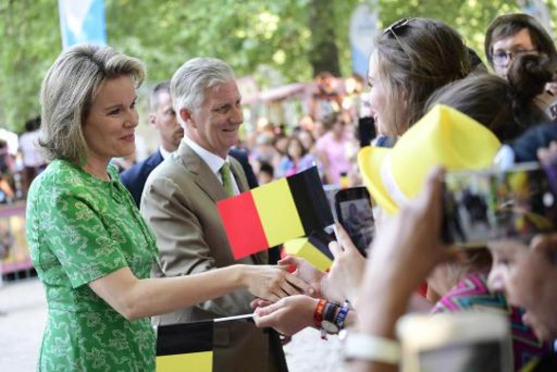 Nationale feestdag - Koning en koningin ontmoeten bedrijven en verenigingen in park van Brussel