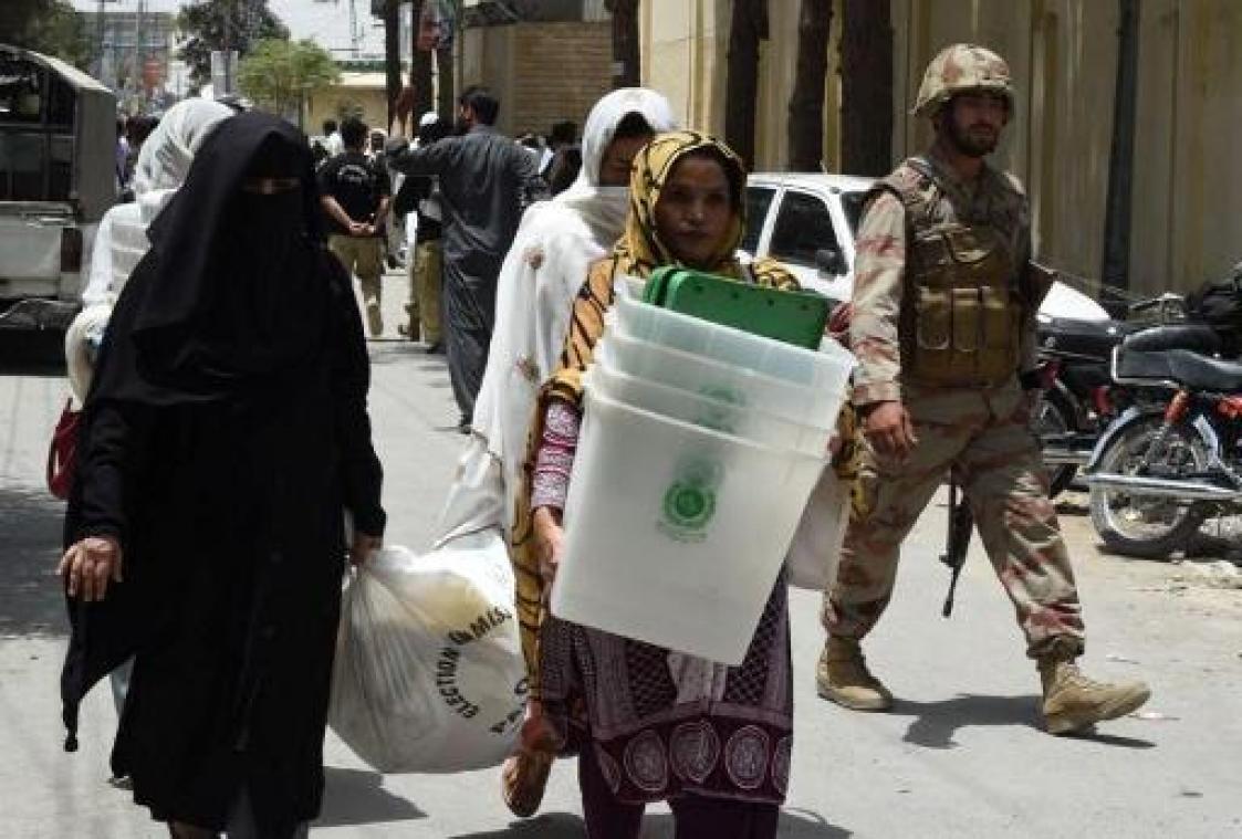 Explosie bij Pakistaans stemlokaal eist minstens twintig doden