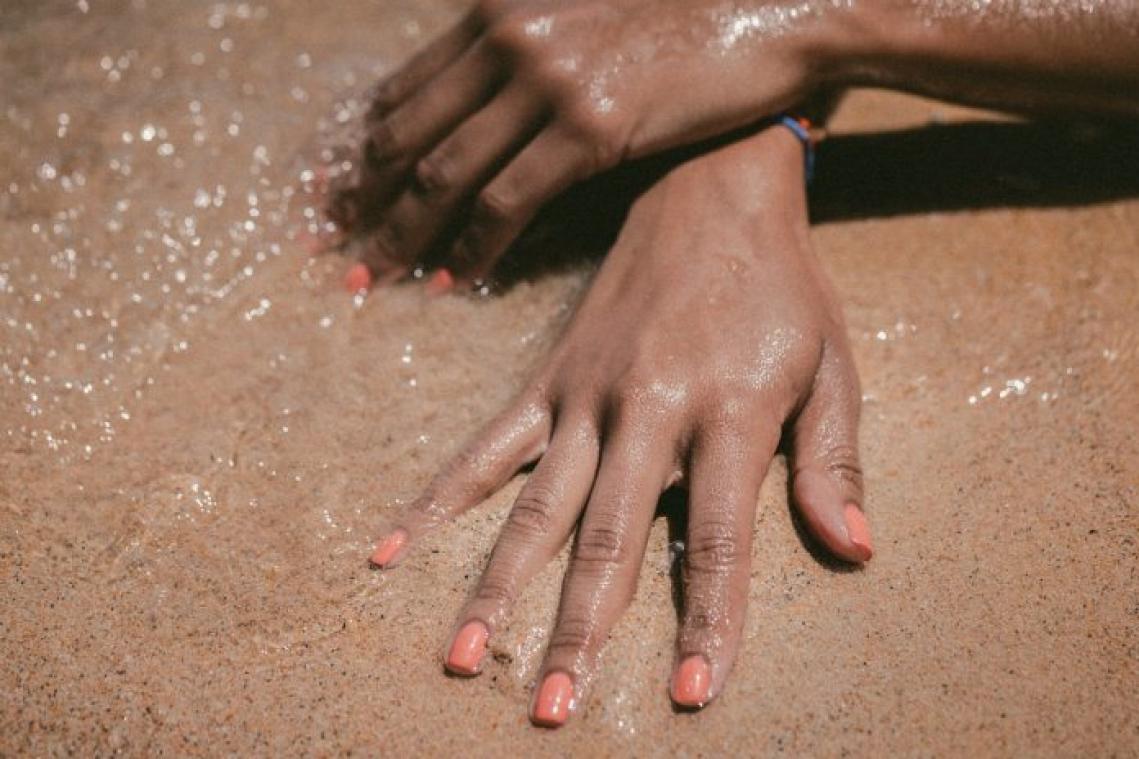 Ben jij een nagelbijter? Volgens onderzoekers wijst het op een bepaalde karaktereigenschap