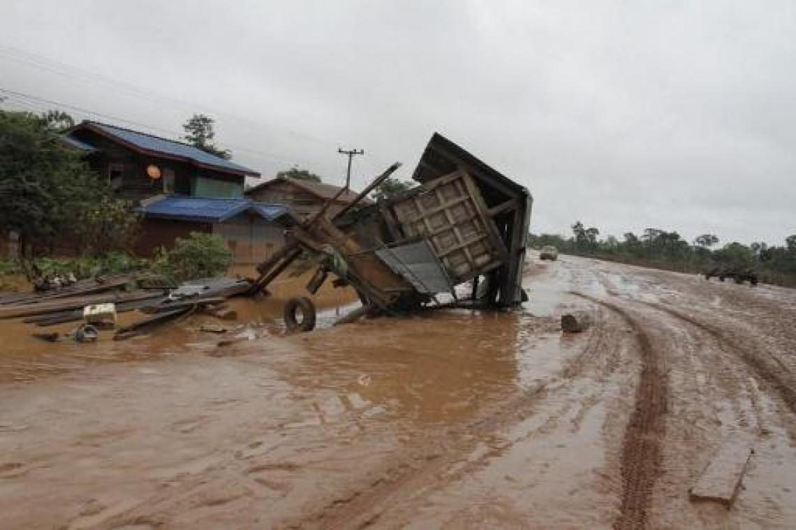 Water van ingestorte dam Laos overstroomt naburig Cambodja