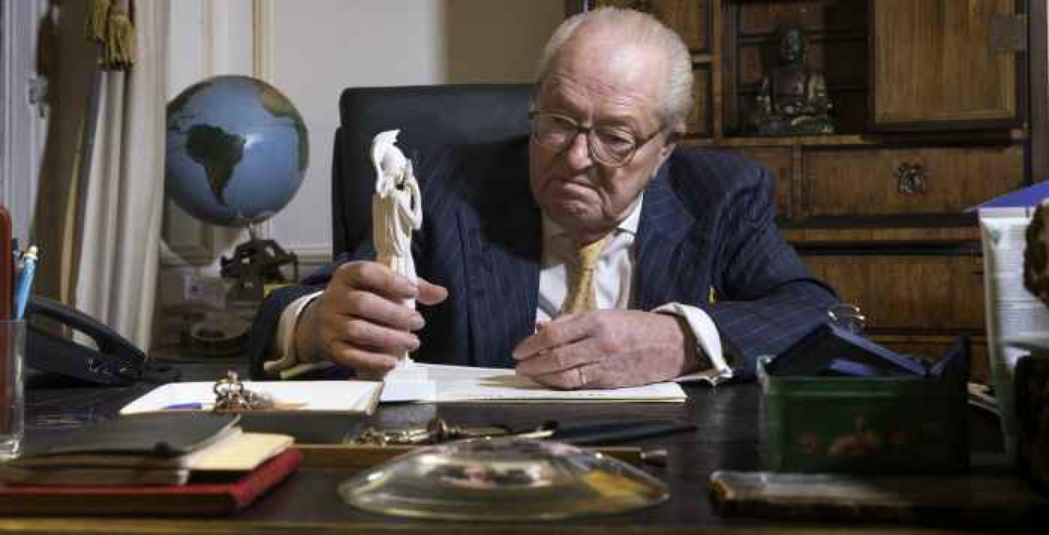 Een selfie met Jean-Marie Le Pen? Dat is dan één euro