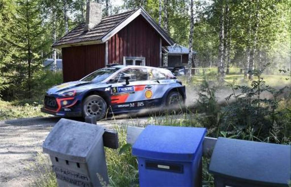 Neuville blijft ook na vijftiende klassementsproef tiende