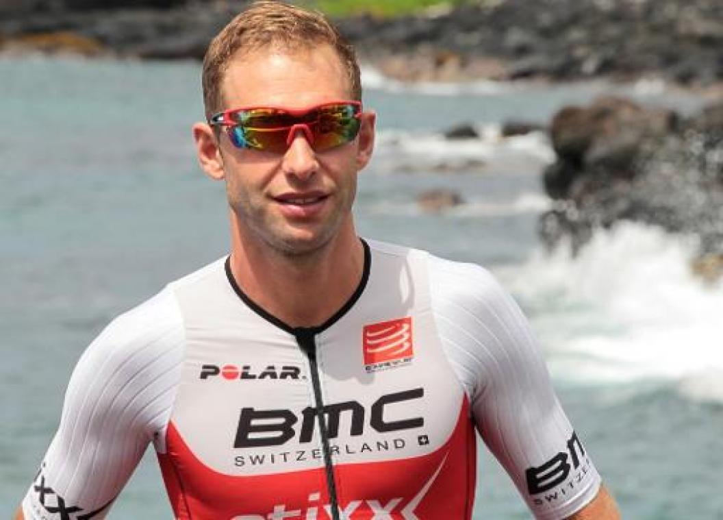 Bart Aernouts pakt de zege in Ironman die door vervuild water een duatlon werd