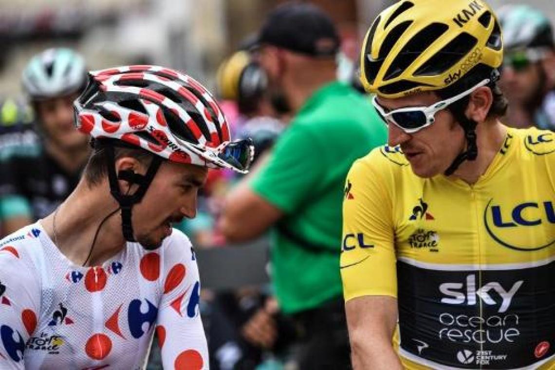 Peloton is op weg naar de Champs-Elysées