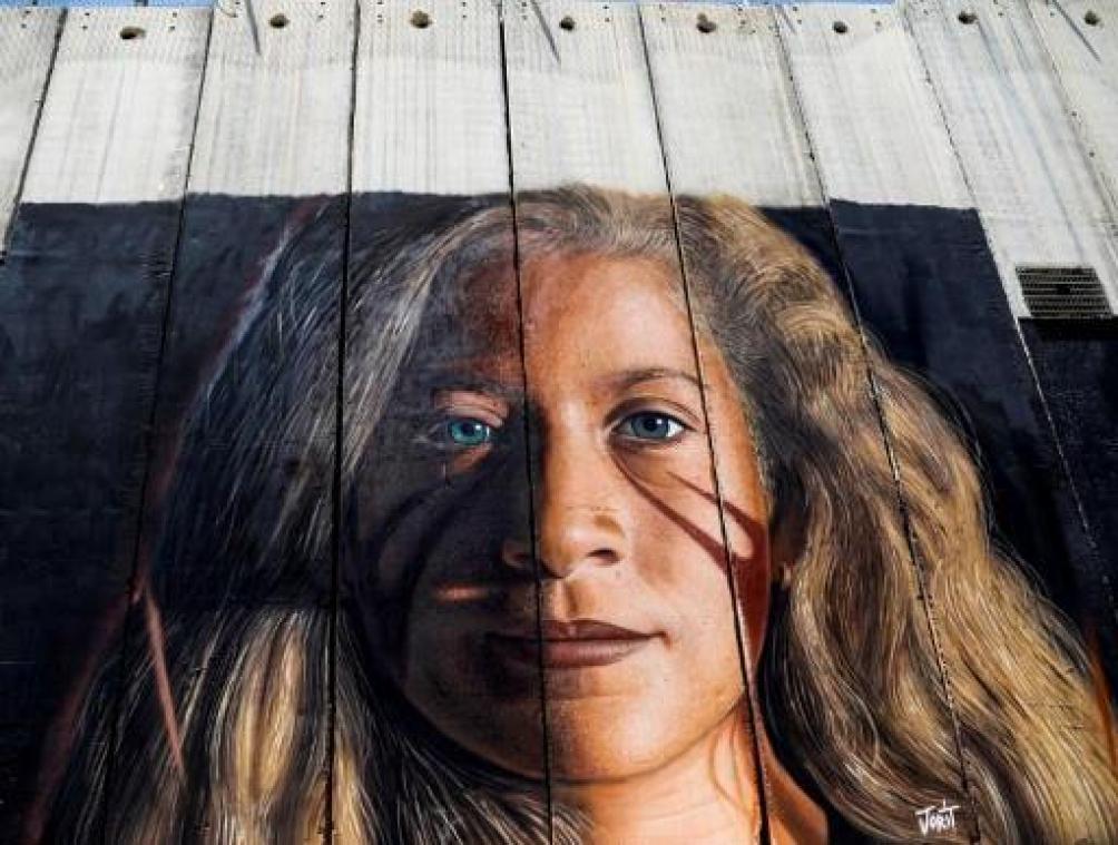 Israël laat Italianen vrij die groot portret schilderden van Ahed Tamimi
