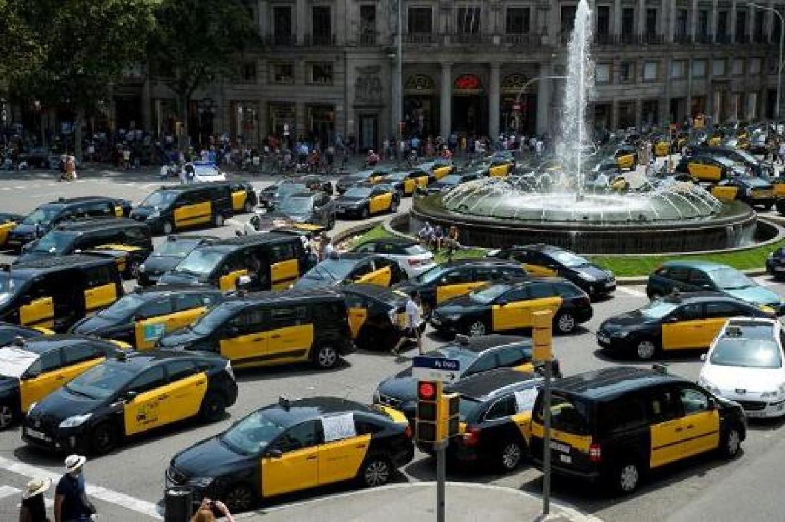 Staking taxichauffeurs tegen Uber breidt zich uit naar heel Spanje