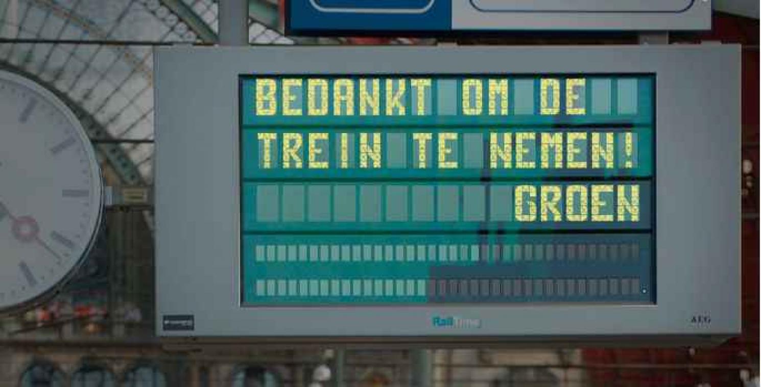 Groen deelt koffiekoeken uit aan pendelaars