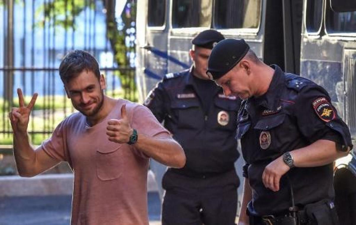 Pussy Riot-activisten die WK-finale verstoorden, plots vrijgelaten in Rusland