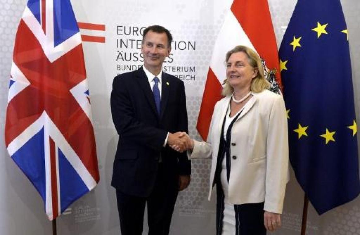 Britse minister van Buitenlandse Zaken waarschuwt voor "vuile scheiding" van EU