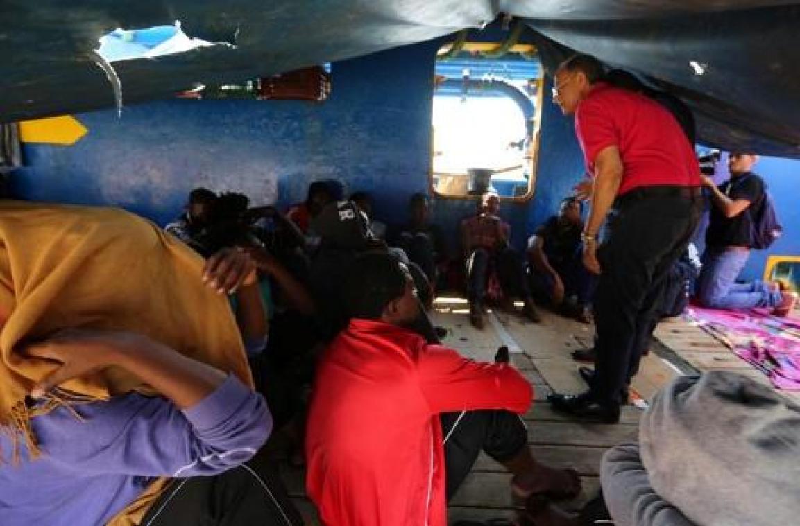 Migranten bereiken Tunesië na weken rondzwalpen op zee