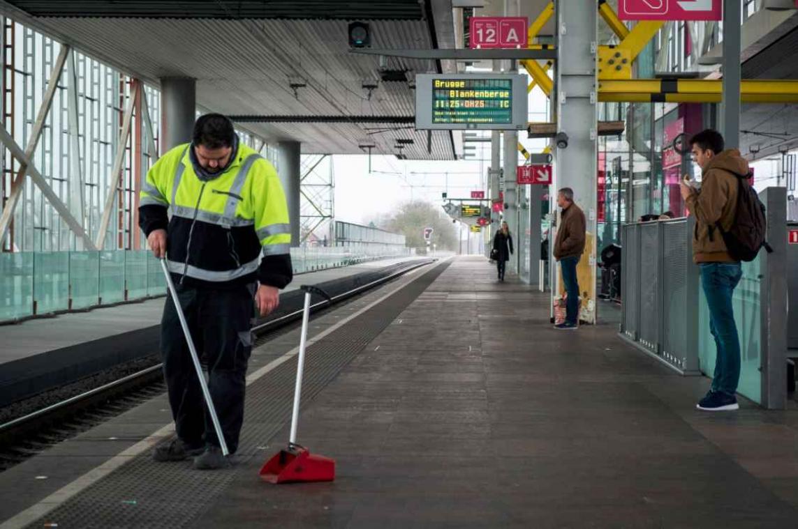 Poll: Moeten treinen schoongemaakt worden tijdens de rit?