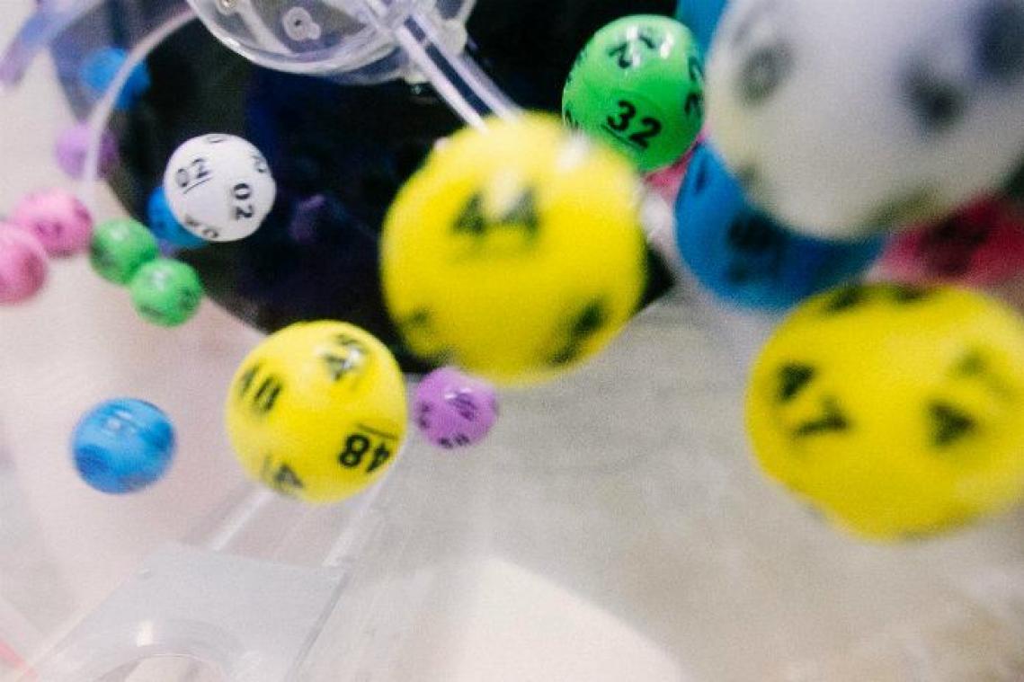 Koppel wint Lotto, maar dan verscheurt winkelbediende hun ticket