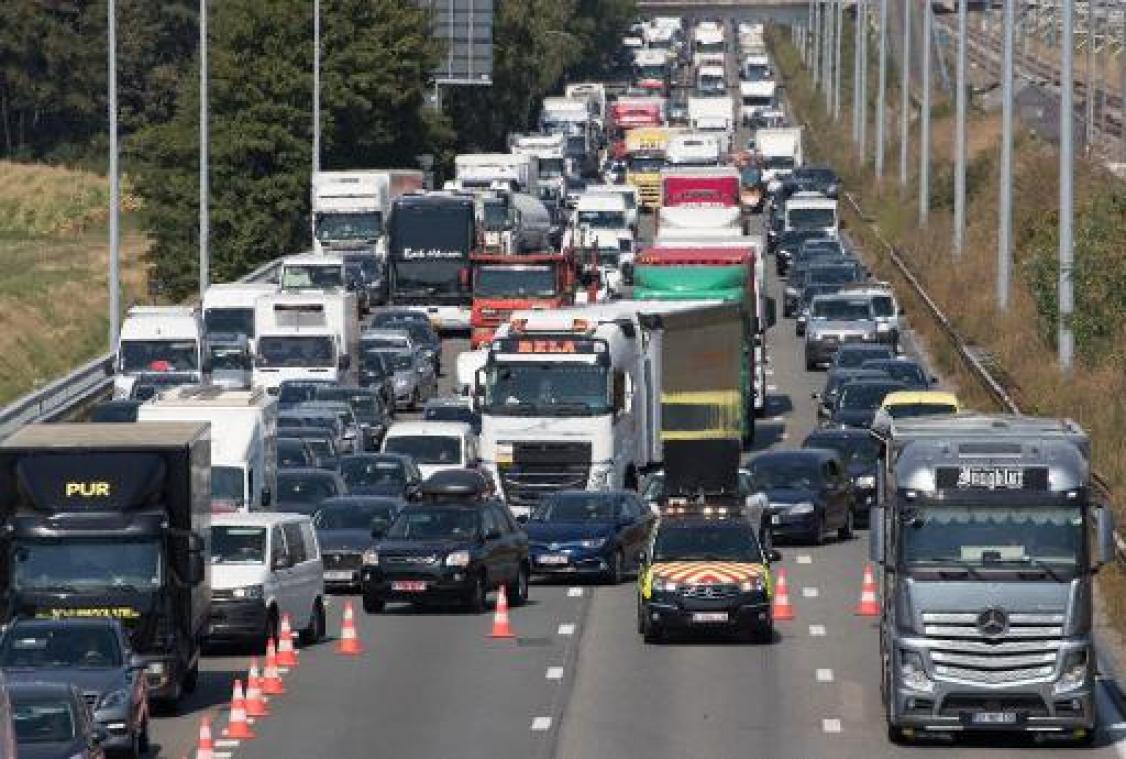 E19 wordt om 9u volledig vrijgegeven na ongeval met vrachtwagen in Machelen