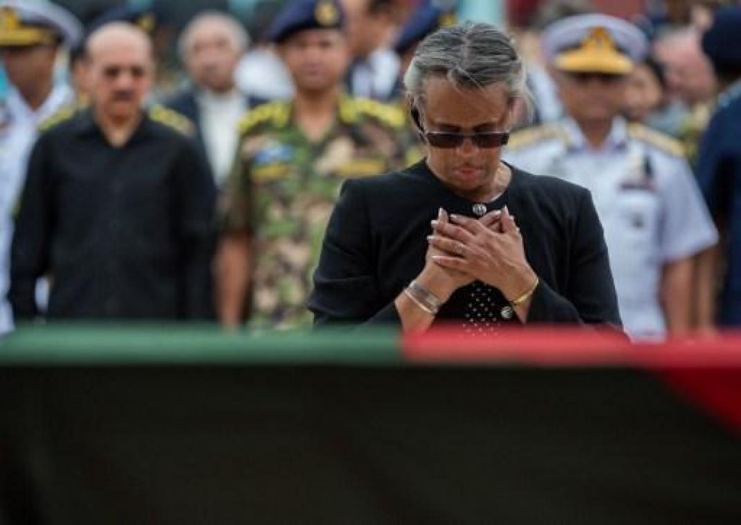 Konvooi van Amerikaanse ambassadrice aangevallen bij protest in Bangladesh