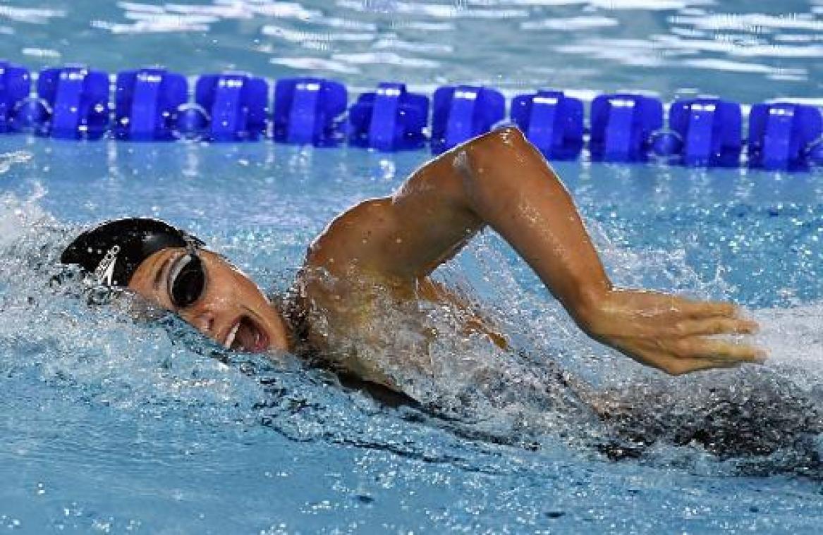 4x100m gemengde aflossingsploeg grijpt naast finale