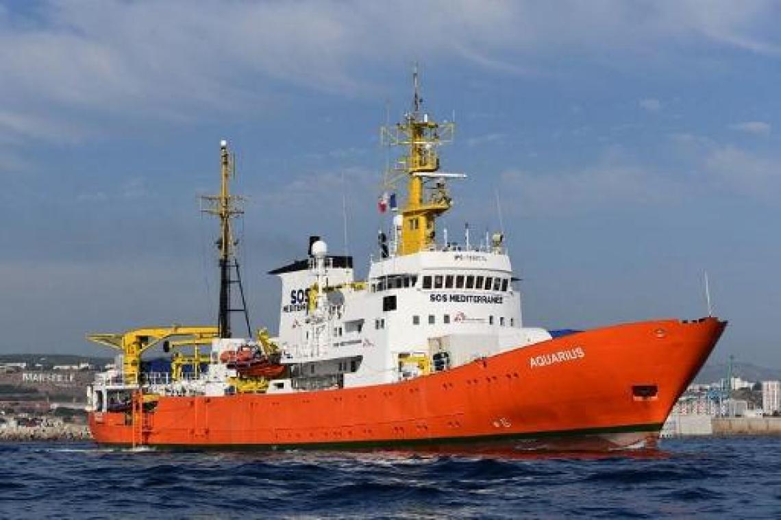 Aquarius vist 25 migranten op na eerste operatie in dagen op zee