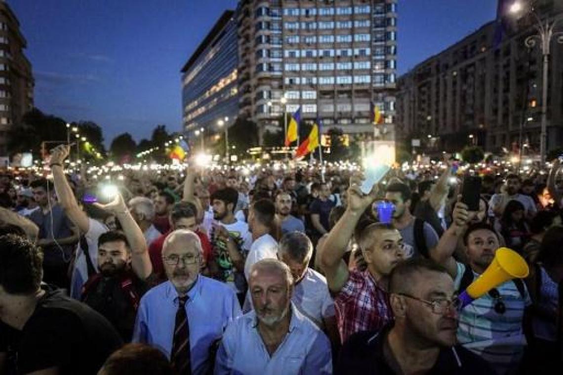 Tienduizenden Roemenen opnieuw de straat op