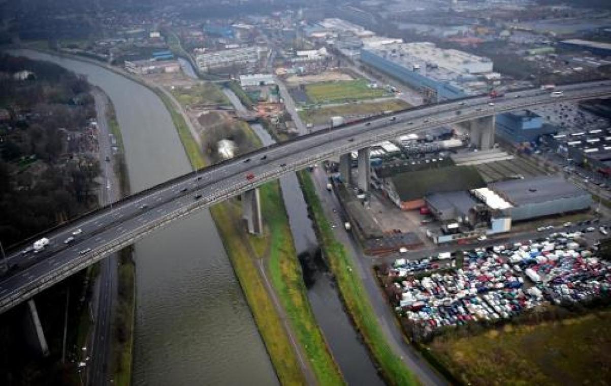 "Verwijdering asbest viaduct Vilvoorde zal kostelijke zaak zijn"