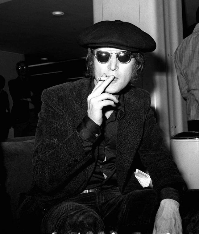 Haarlok van John Lennon brengt 31.000 euro op