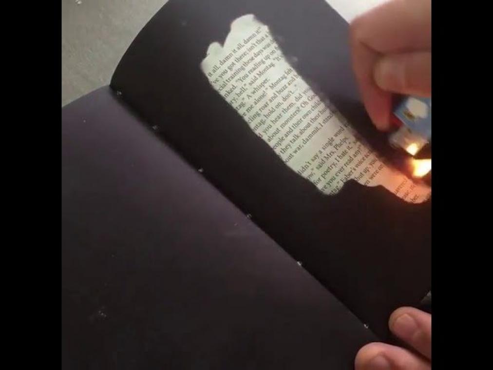 VIDEO. Magisch boek is pas leesbaar als het in brand staat